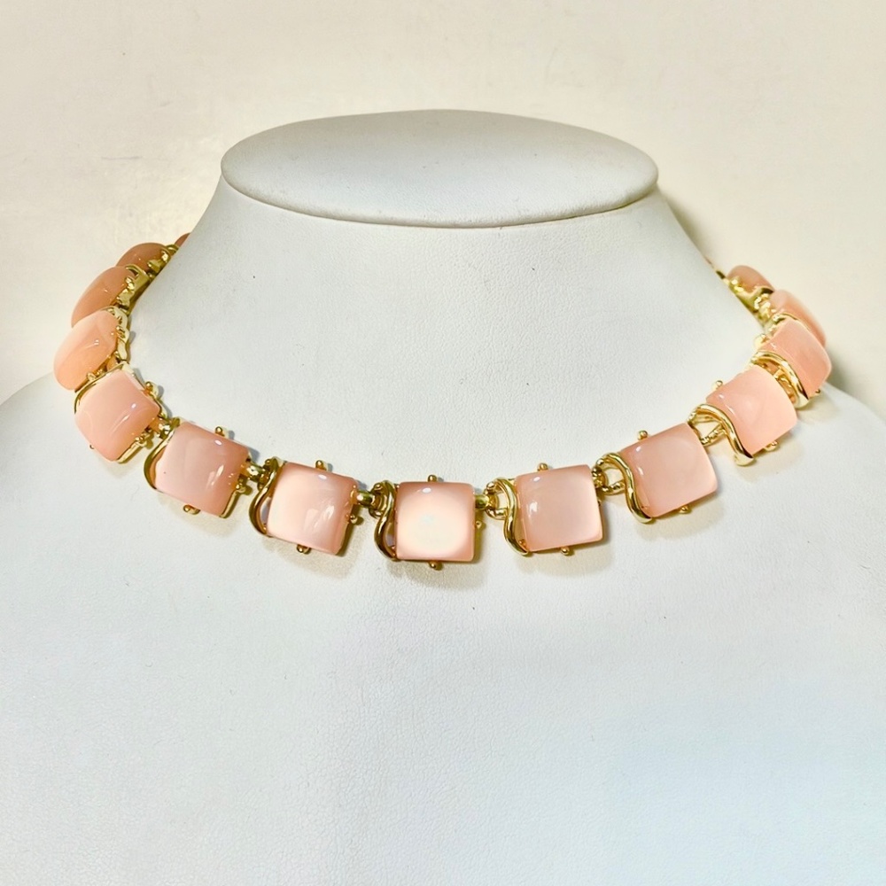 Pink Coro Necklace. Pink thermoset necklace. Pink moonglow choker